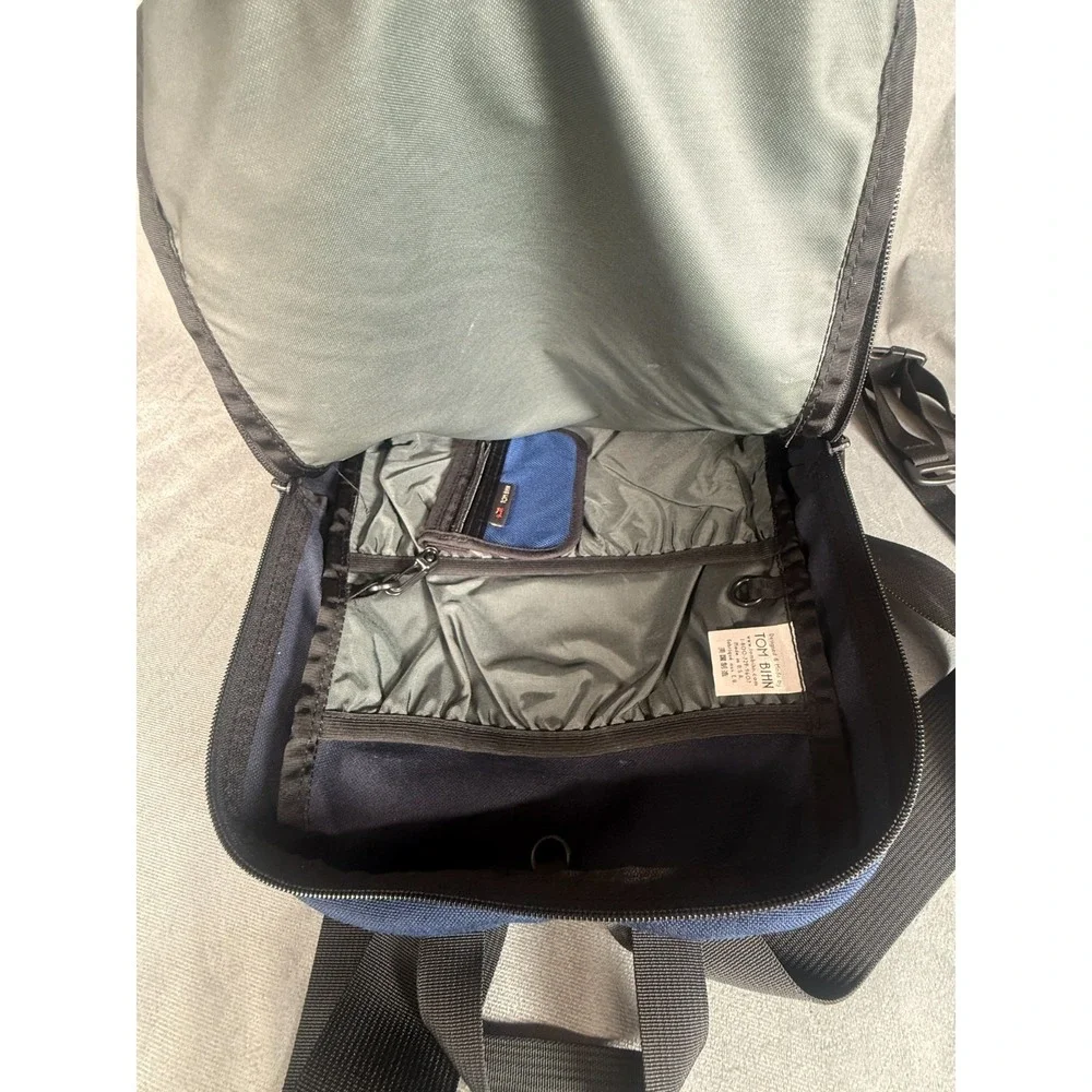 Tom Bihn Daylight Backpack Navy Blue Ballistic Nylon Made USA w Organizer Pouch